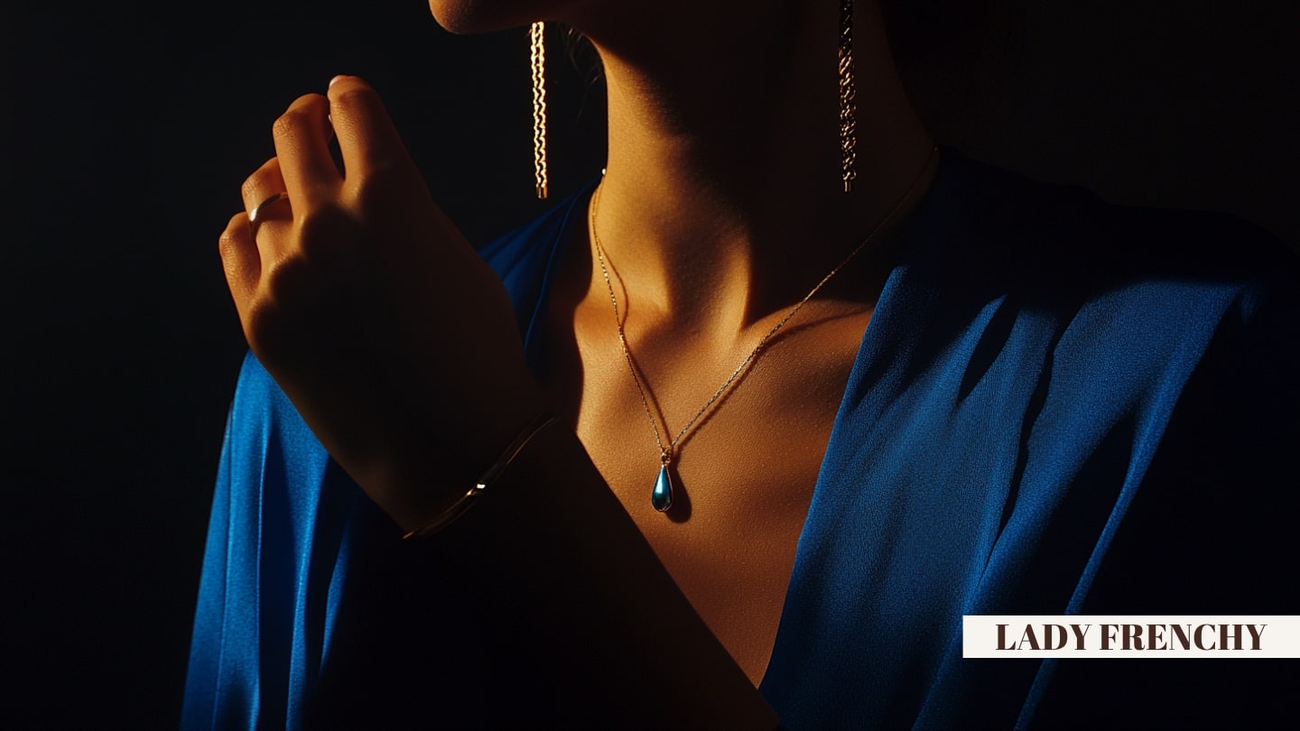 Quels Accessoires Choisir avec une Robe Bleu Marine Idées Chic et Tendance